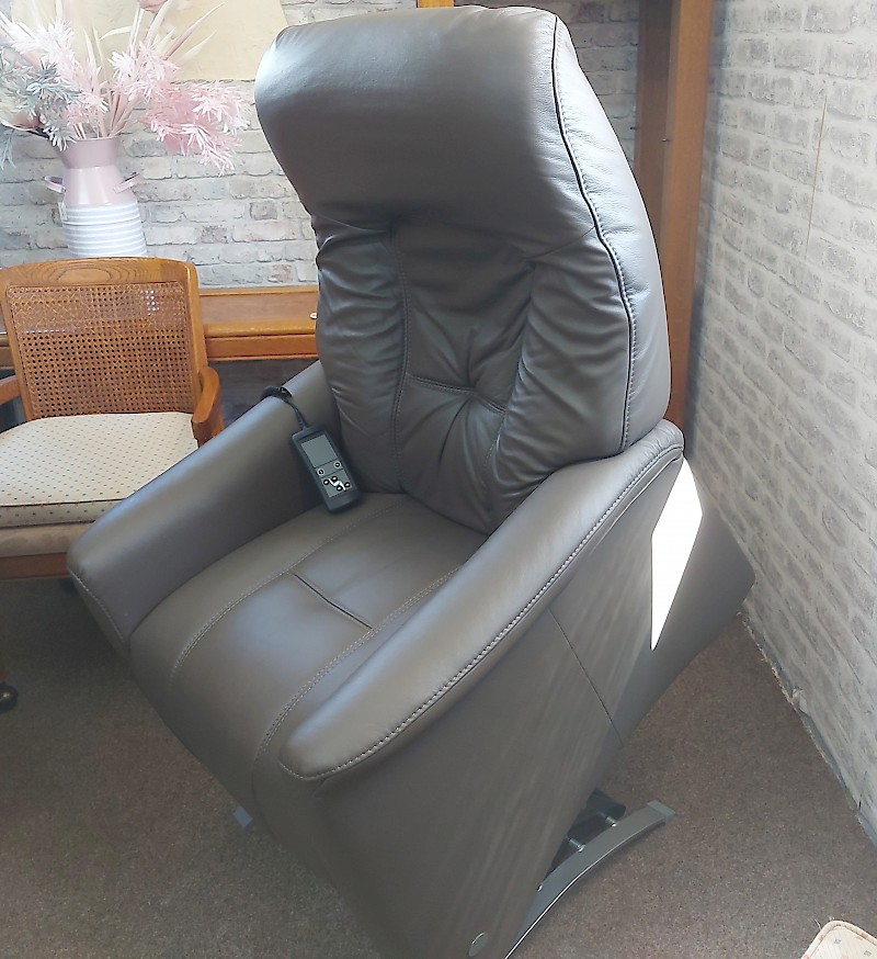Himolla  rise/ recline chair