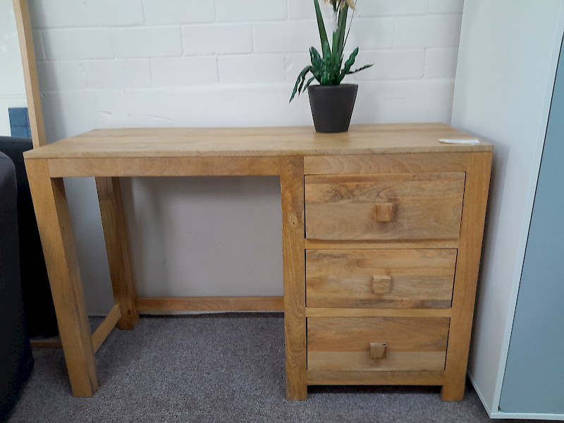 Desk/dressing table