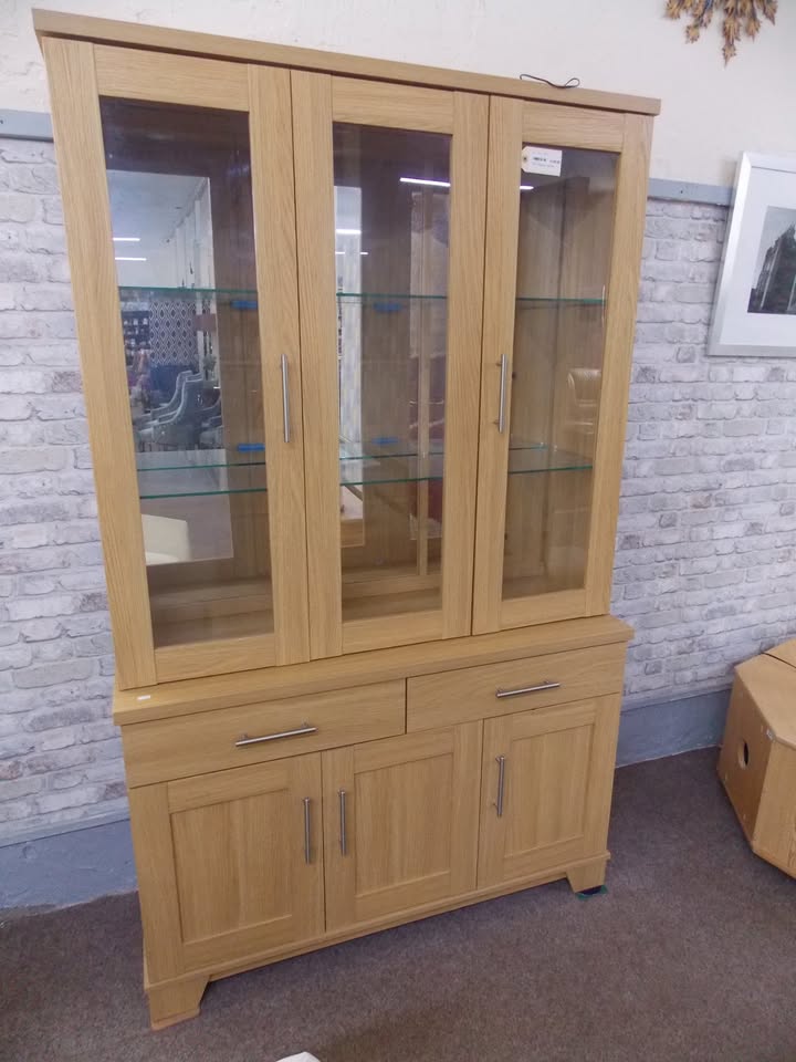 Oak Veneer 3 Door 2 Drawer Glass Display Unit with Interior Lighting