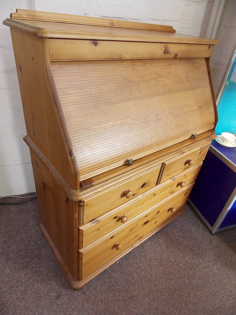 Fantastic Vintage Roll Top Pull Out Desk Bureau in Solid Pine, LOW Price