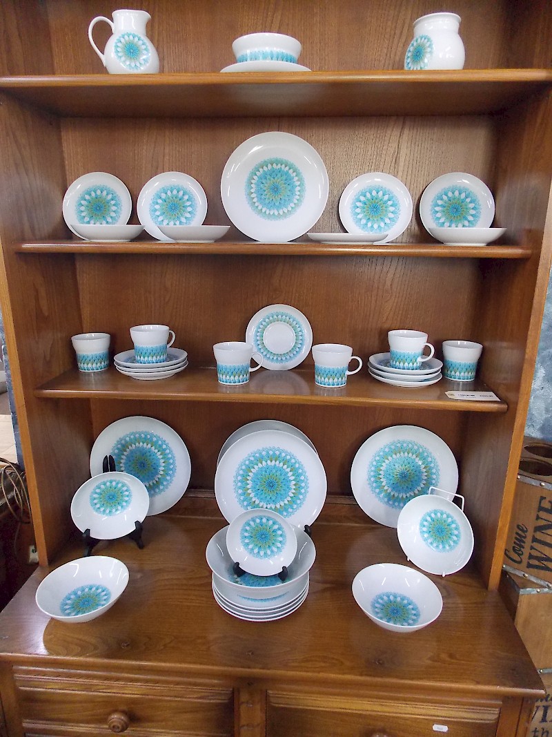 Noritake Bahama Younger Vintage 40 Piece China Dining Set. LOW Price
