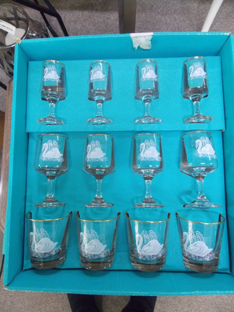 Chesterfield Swan Motif Vintage Set Of 12 Glasses 3 Styles, Wines and Spirits