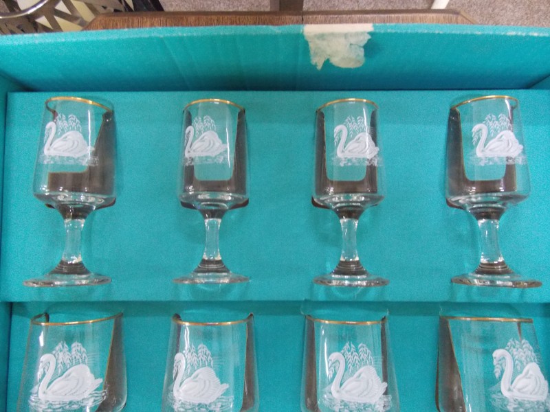 Chesterfield Swan Motif Vintage Set Of 12 Glasses 3 Styles, Wines and Spirits