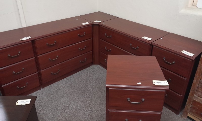 Mahogany chest of drawers
