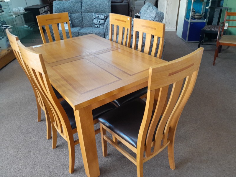 Extending Oak table and 6 chairs